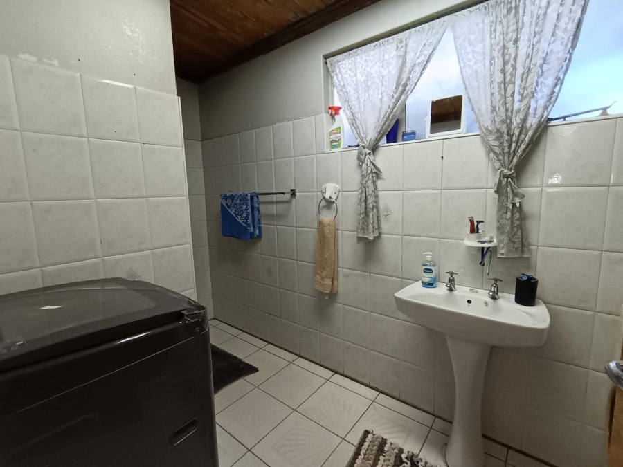 6 Bedroom Property for Sale in Heuwelsig Free State